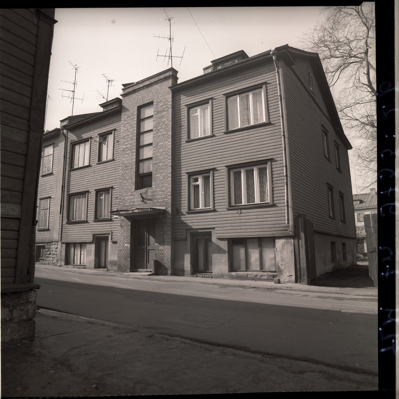 Köie t. 11 kahekordne puumaja