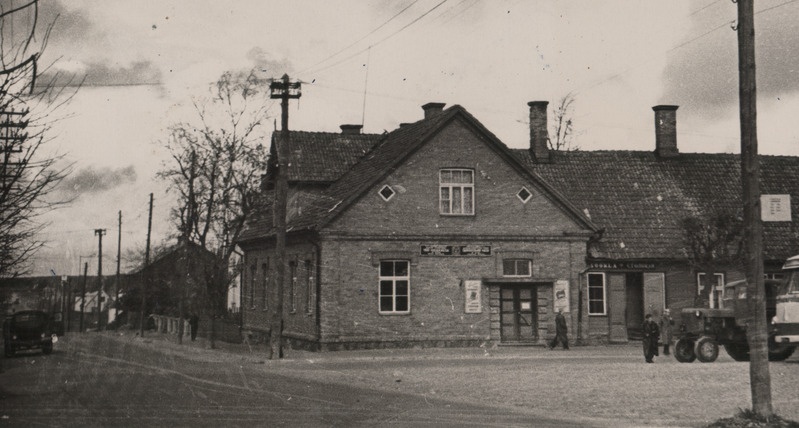 Fotoalbum "Võru meie kaunis kodulinn". Võru vaade.Hoiukassa hoone 1971.a.