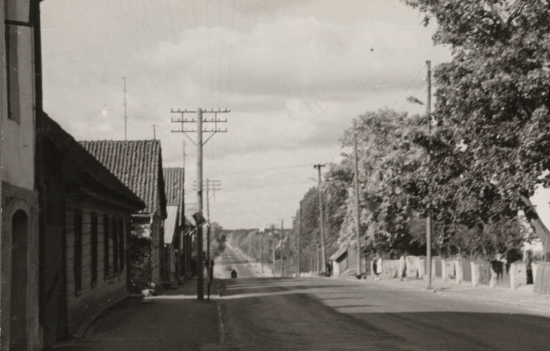 Fotoalbum "Võru meie kaunis kodulinn". Võru vaade.Jüri tänava algus, sissesõit linna 1985.a.