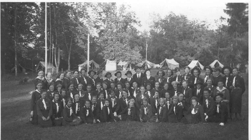 Fotoalbum Võru gaididest. Osavõtjad gaidide  laagrist Põlvamaal 1939.a. suvel.