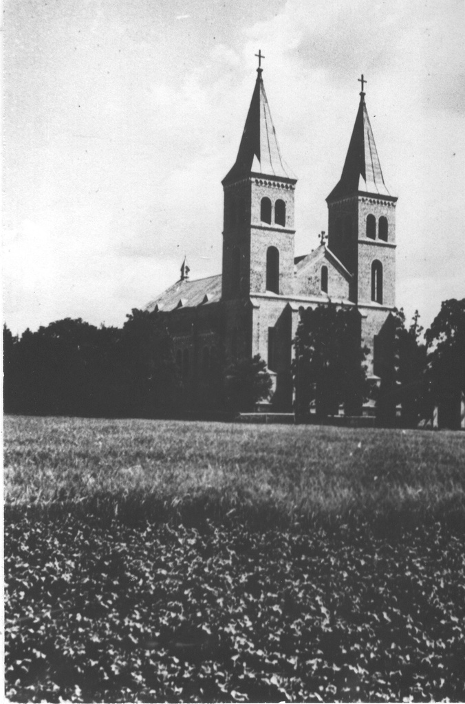 Foto. Rapla kirik, kuhu vennad Kriisad tegid 25 registriga oreli 1938.a.