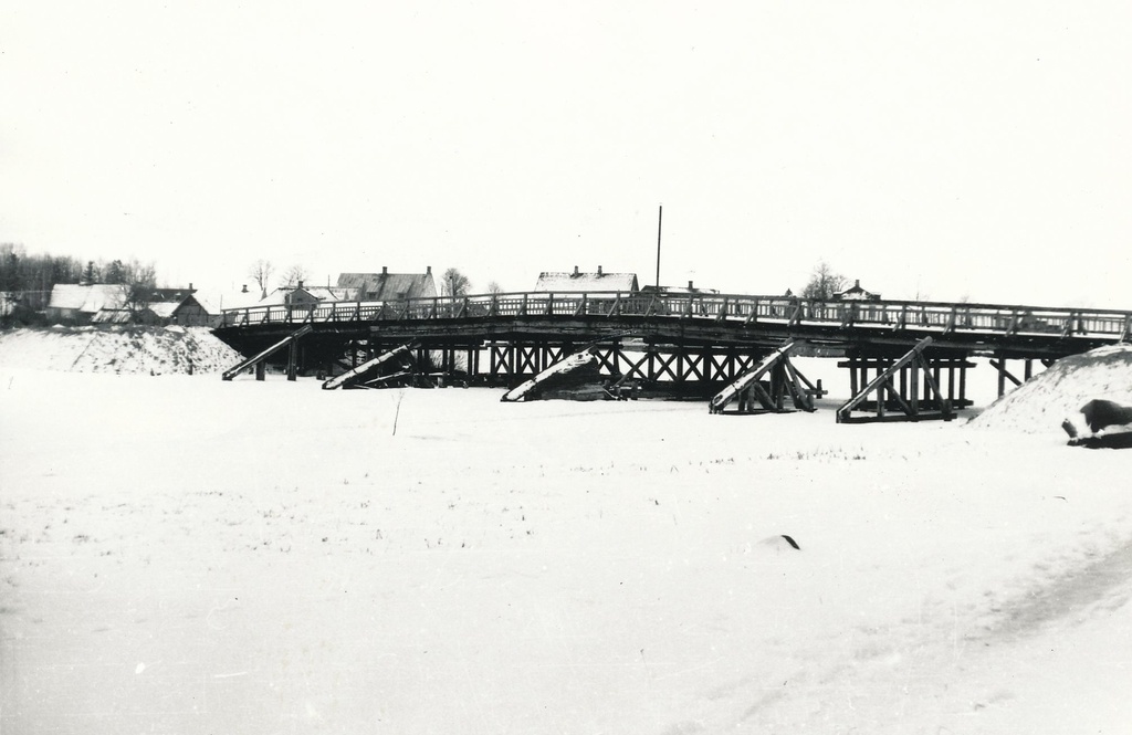 Foto. Puust Võõpsu sild Võhandu jõel Tartu - Petseri  maanteel 1962.a.