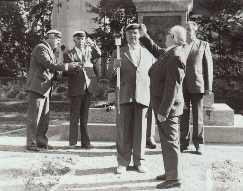 Laulupeotule süütamine Põlvas