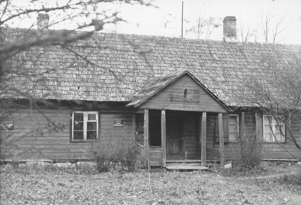 Foto. Vallamaja 19. sajandist, arhitektuurimälestis Nursis 1975.a. oktoobris.