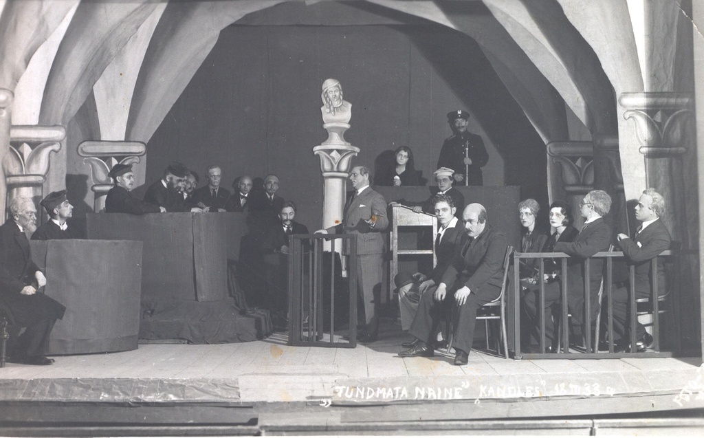 Foto. Stseen A. Bissoni draama "Tundmata naine" esietenduselt Kandles 18.03.1933.a.