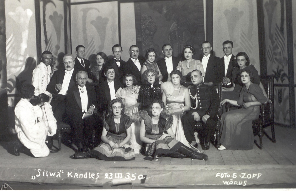 Foto. I. Kalmani opereti "Silva" uuslavastuse tegelaskond pärast esietendust 23.03.1935.a. Gustav Zoppa foto