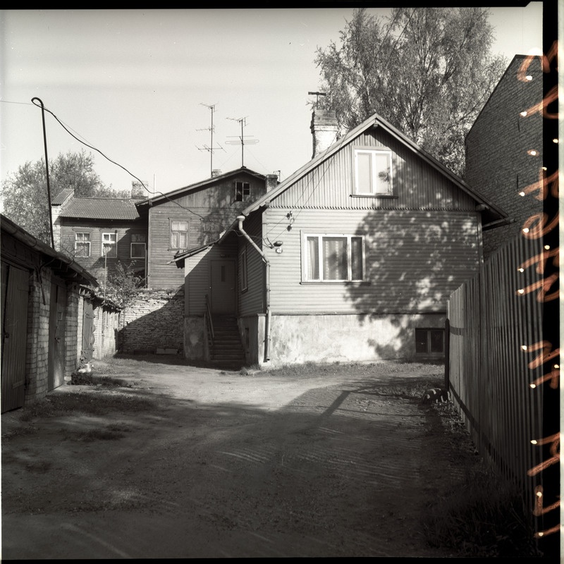 Kungla t. 38 hoonete õuevaade