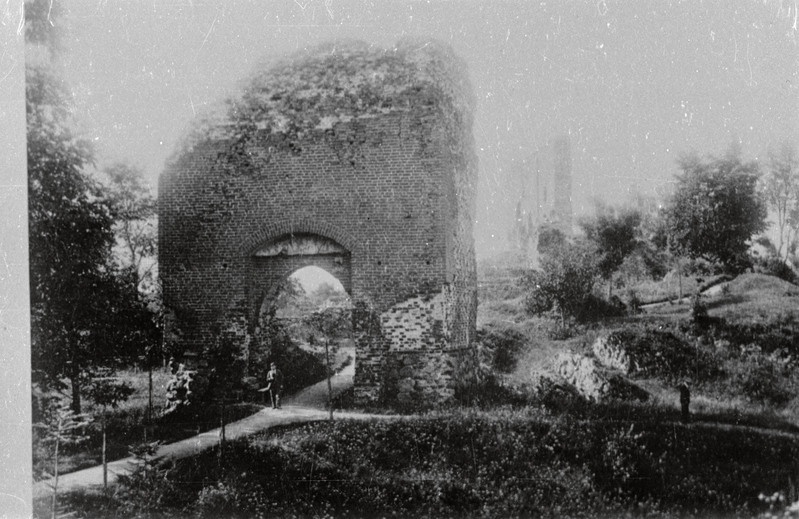 negatiiv, koopia fotost, Viljandi ordulinnuse värav, Kaevumägi