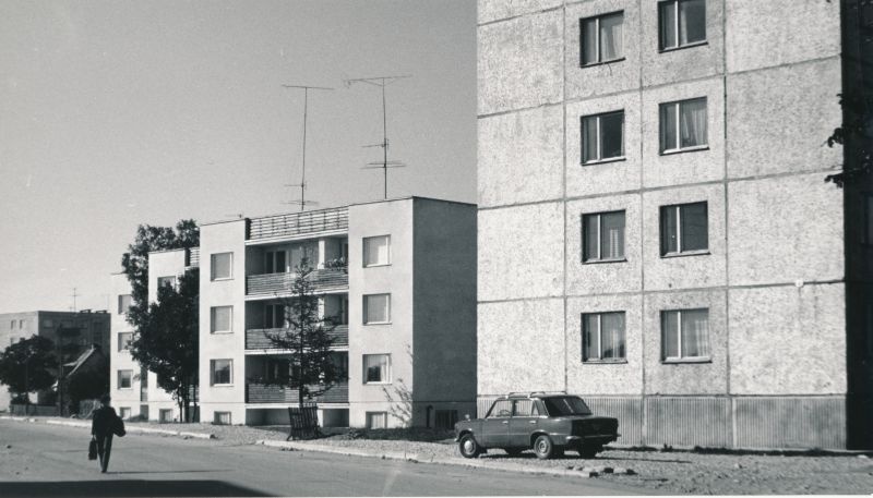 Foto. Vaade kooperatiivelamule "Linda" Mulla tänaval Haapsalus. 1980.a.