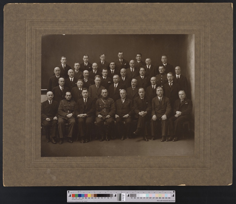 foto pappalusel, grupifoto, Kaitseliidu Sakala maleva vanematekogu? sh Matson-Matsalo, Eisenberg-Raudmäe, 1933/1934? foto J. Riet