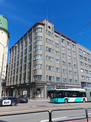 Korterelamu Tallinnas Pärnu mnt 8, vaade hoonele. Arhitekt Eugen Sacharias rephoto