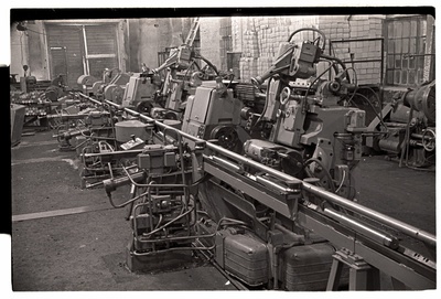 Tehase "Volta" inseneride konstrueeritud 7. gabariidi elektrimootori võllide automaatliin.  duplicate photo