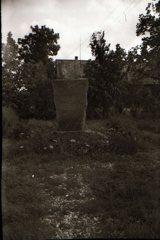 Tselluloidnegatiiv. Kultuurimälestised Haapsalus ja selle ümbruses. Mälestusmärk Üdrumaa lahingu kohal 1918.a Kullamaal.