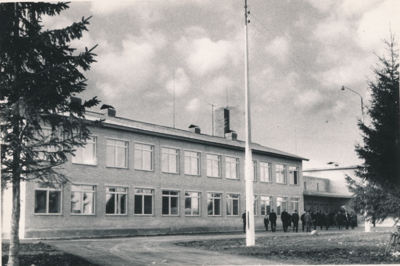 Foto. Kullamaa kooli uue maja avamine 17.09.1966.a.
Foto: Ilmarine Möldri.