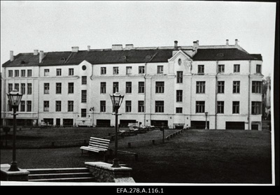 Eesti NSV Töönduskooperatsiooni Peavalitsuse hoone.  duplicate photo