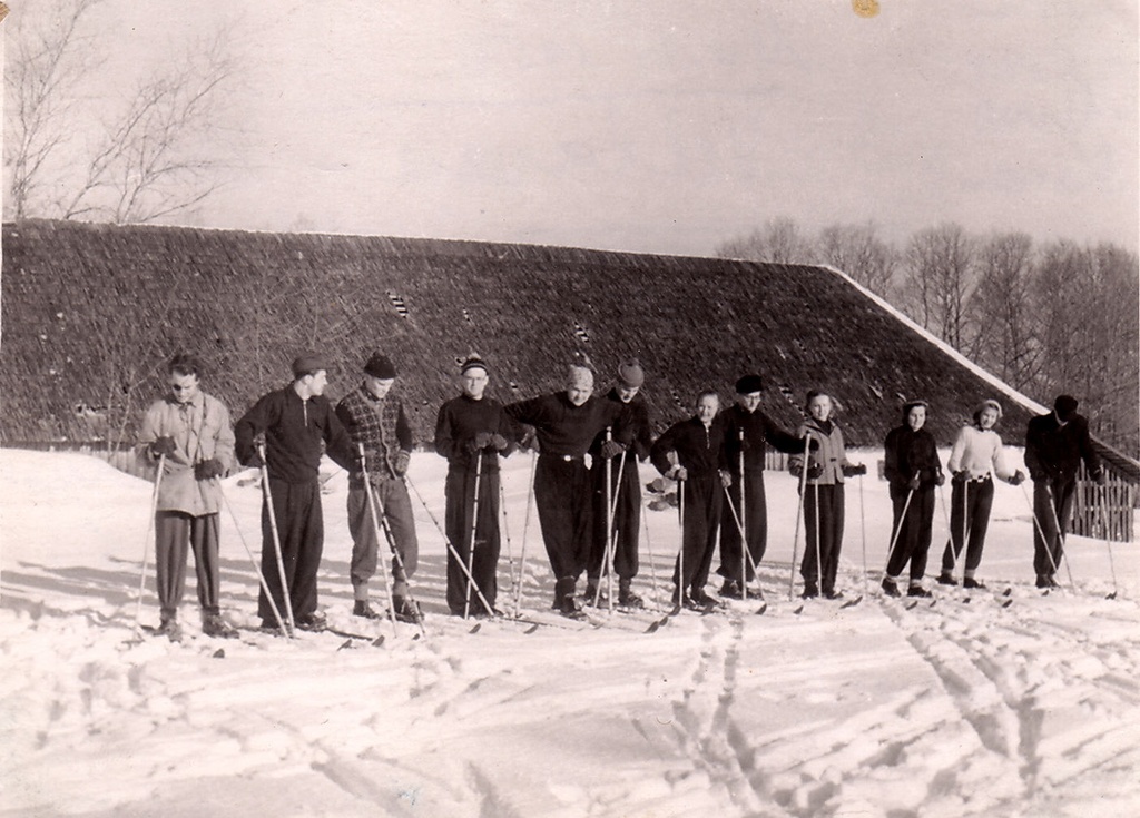 TRÜ ajaloo-keeleteaduskonna üliõpilaste suusamatk Vellavere-Kääriku-Vellavere 1956