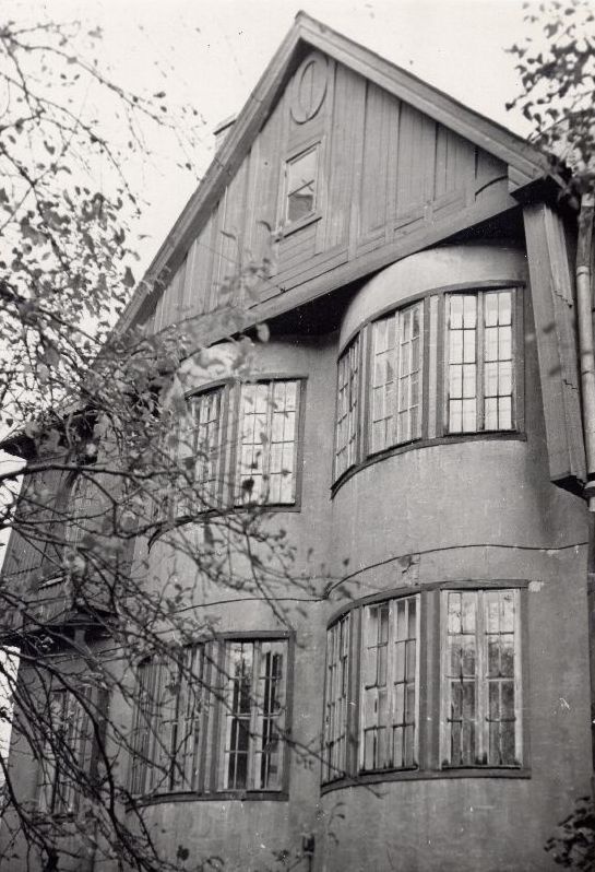 Elamu Tallinnas Tina 26 / Kreutzwaldi 9. Arh-d Karl Burman, Artur Perna
