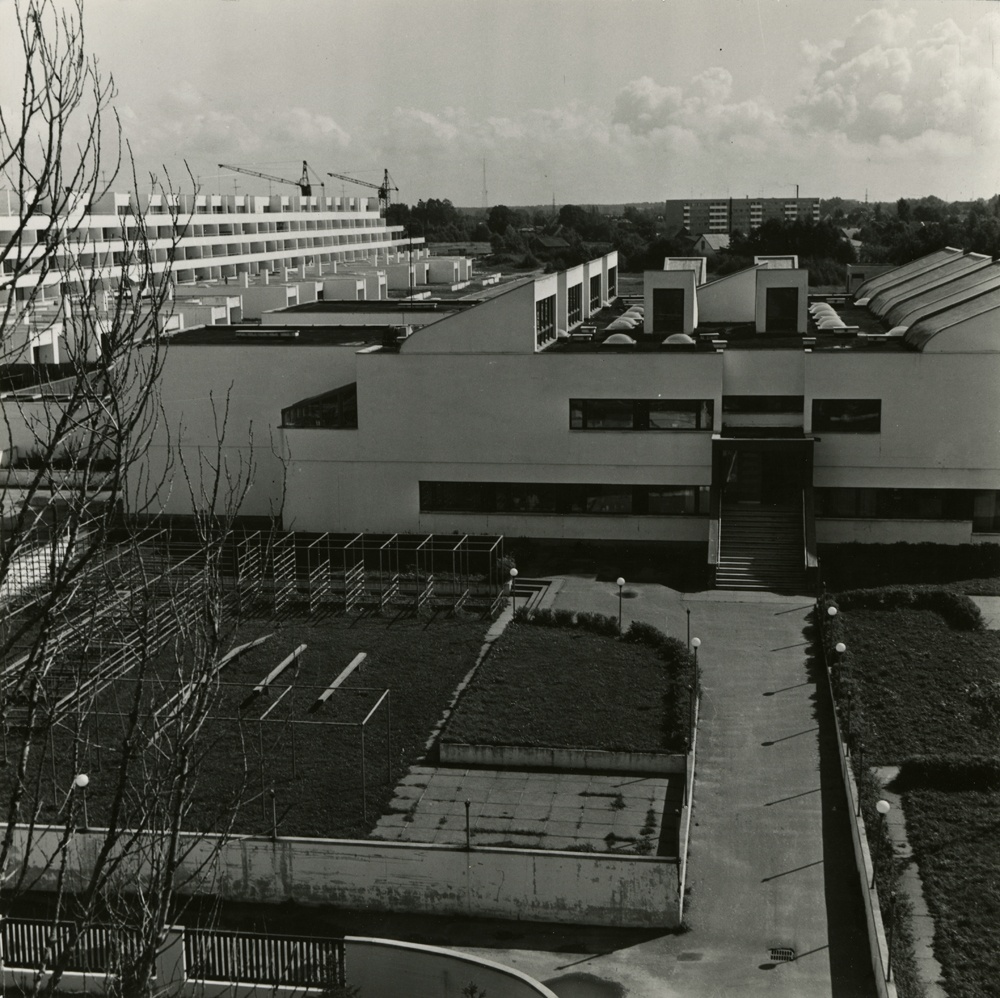 Pärnu KEK-i elamu, nn Kuldne Kodu ja lasteaed Trall, vaade. Arhitekt Toomas Rein