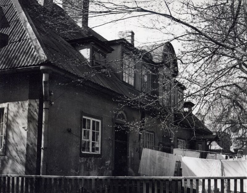 Raudteelaste elamu Nõmmel Pärnu mnt 263a. Arh. Karl Burman