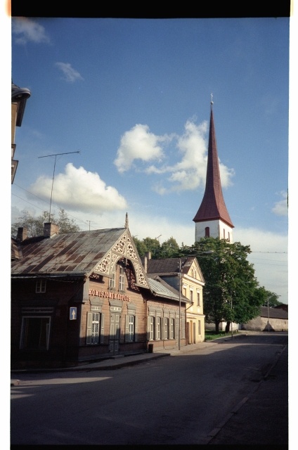 Vaade Rakvere Kolmainu kirikule Pikal tänaval