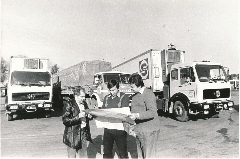 Foto. Koondise "Tallinna Autoveod" filiaali nr. 9 autod parkimisplatsil. 1982.