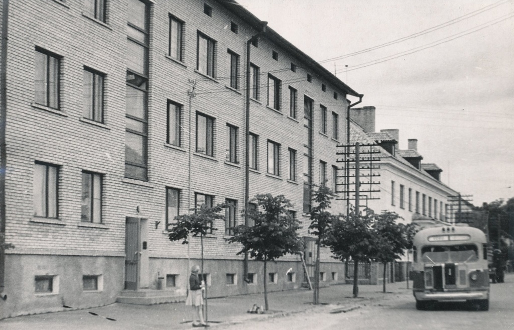 Foto. Võru linn. Vaade Lenini ja Paju tänavate nurgal asuvatele majadele 1960.a.