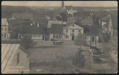 fotopostkaart, Viljandi, turuplats veetornist, autod, apteek, Lossi tn, u 1920, foto J. Riet?  duplicate photo