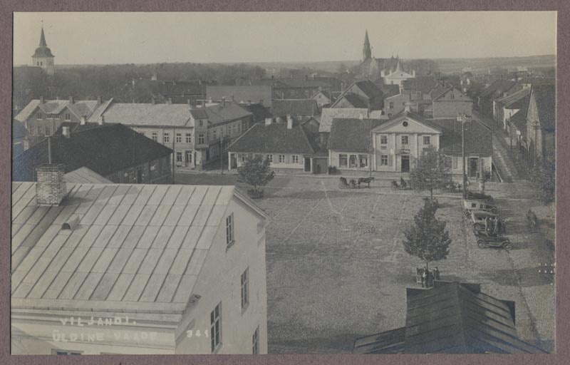 foto albumis, Viljandi, turuplats, Lossi tn, Kauba tn veetornist, u 1925, foto J. Riet