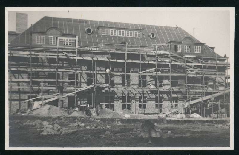 fotopostkaart, Viljandi, Eesti Panga Viljandi osakonna hoone, ehitus, maja katuse all, tellingud, 1926, foto J. Rist