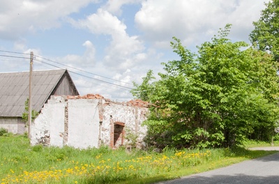 Photo, Villevere's former pastry in 1984. rephoto