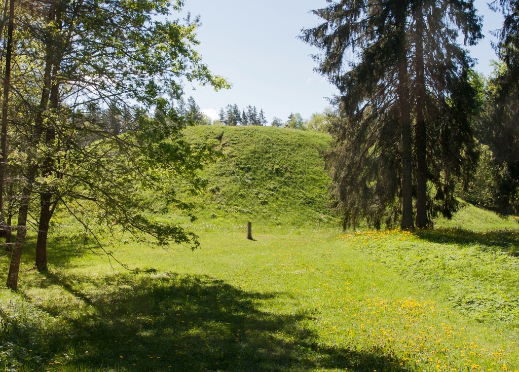 foto, Viljandimaa, Lõhavere linnamägi, 1977, foto E. Veliste rephoto