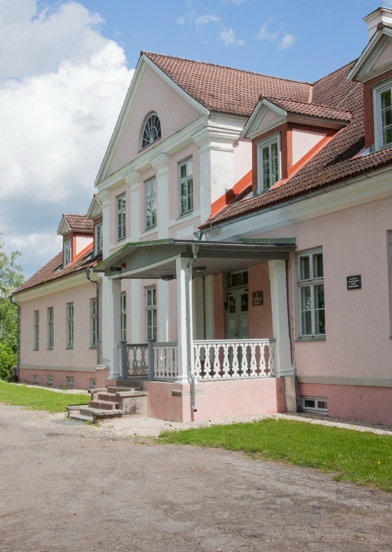 foto, Suure-Jaani khk, Lahmuse mõis, peahoone, eriinternaatkoolina, u 1975, foto K. Kerm rephoto