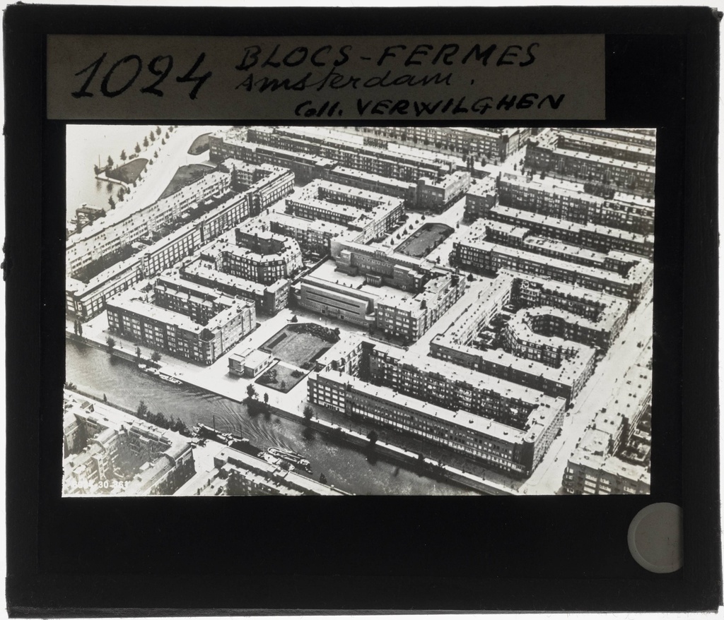 Amsterdam. Aerial photograph of a city block with tenement buildings - KU Leuven. Glass slides landscape, architecture and design. Université de Louvain, between 1839 and 1939. Photographer unknown. Added information on slide. Date/Creation: 20th century. Current location: Netherlands, Amsterdam. EuroPhot. Art History. 20th century. Architecture. City. EuroPhot. Art history. 20th century. Architecture. City. EuroPhot. Social history. 20th century. Architecture. City. EuroPhot. Social history. 20th century. Architecture. City.