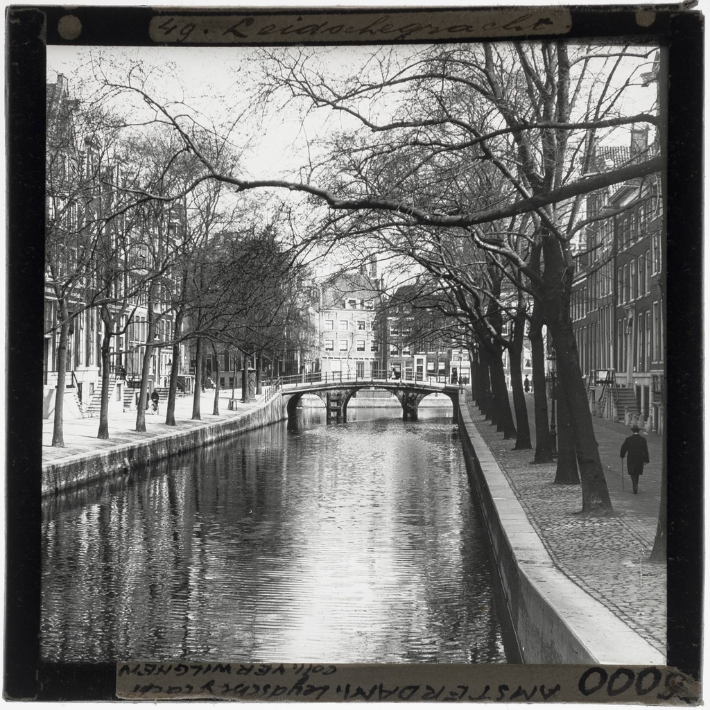 Amsterdam. Leidsegracht, facing the Herengracht - KU Leuven. Glass slides landscape, architecture and design. Université de Louvain, between 1839 and 1939. Photographer unknown. Added information on slide. Creation/Construction: 17th century. Current location: Netherlands, Amsterdam. EuroPhot. Art History. 17th century. Architecture. City. EuroPhot. Art history. 17th century. Architecture. City. EuroPhot. Social history. 17th century. Architecture. City. EuroPhot. Social history. 17th century. Architecture. City.