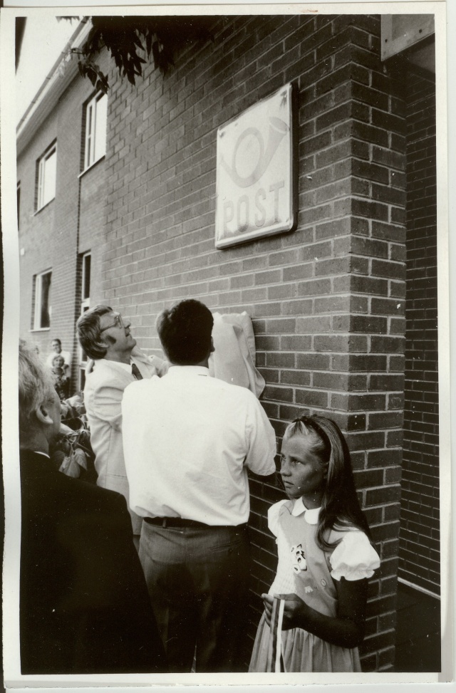 foto uue postimaja avamine Paides 1994
