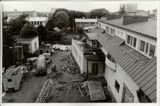 foto Paide Kommertskeskuse hoov 1994