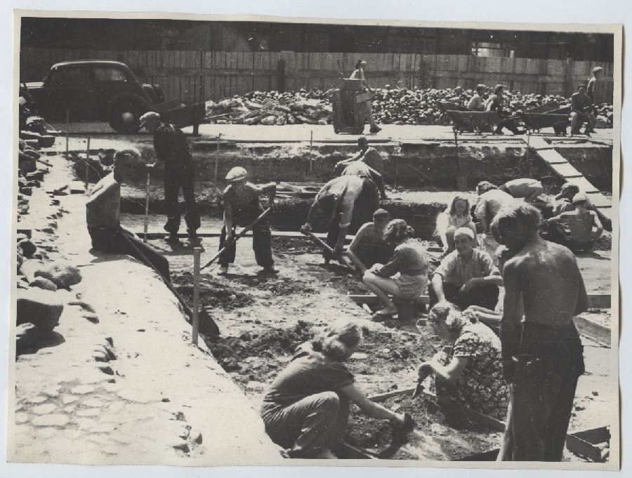Arheoloogilised kaevamised Tallinnas 1953. aasta suvel, lõuna-kagu nurk.