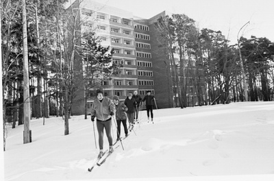 Narva-Jõesuu sanatoorium. "Kuni lumi pole sulanud."  similar photo