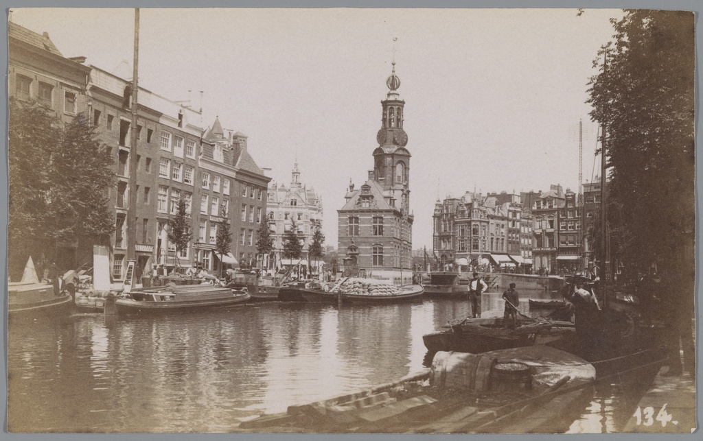 Nederland, Amsterdam, Munttoren en omgeving