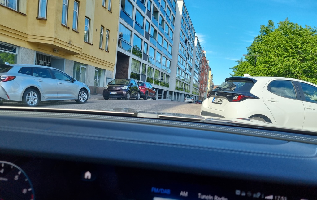 Purkamistöitä. Hernesaarenkatu 13. rephoto