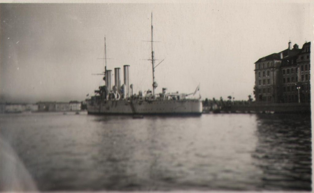 Õisu kooli VII lend  Leningradis ekskursioonil "Aurora" Neval.