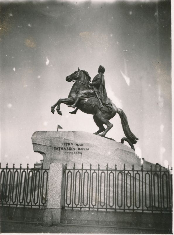 Foto. Peterburg. Vaskratsanik - Peeter I mälestussammas. 1891