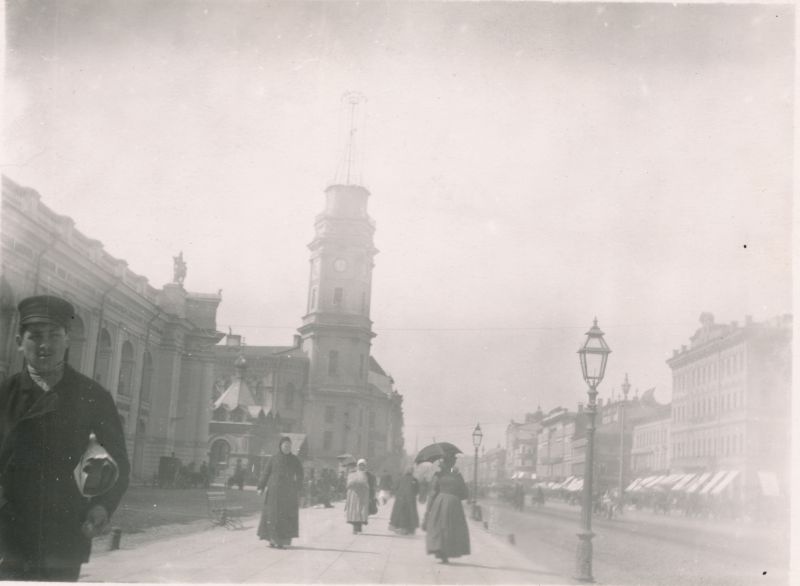 Foto. Peterburg. Linnavalitsuse hoone Nevski prospektil. 1891
