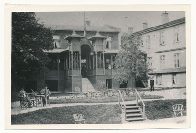 Foto. Haapsa.u Hotell "St. Peterburg" rõdu, hoone tagaküljel. ca 1900. Jkp 2142. Reprodutsioon.  duplicate photo