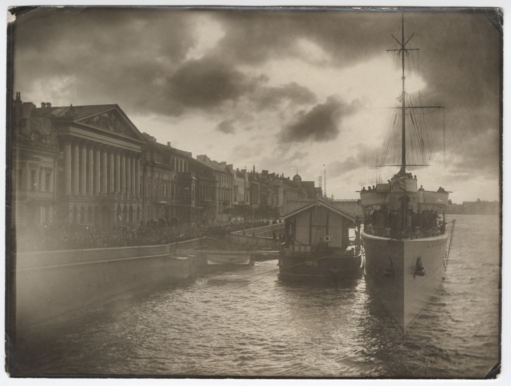 Miiniristleja Novik Peterburis