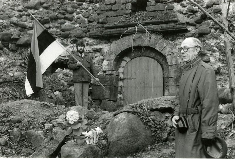 1941.a. suve massimõrva mälestusmiiting Kuressaare Lossihoovis 1988