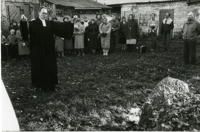Mihkel, Rudolf Gottfried ja Oskar Philipp Kallase mälestuskivi avamine Kaarmal Saaremaa Muinsuskaitse Seltsi korraldusel  similar photo