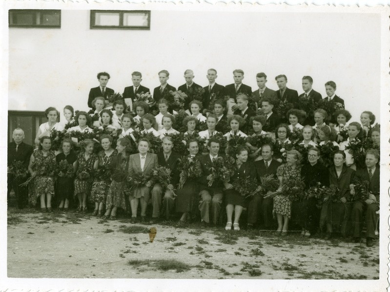 Kingissepa Viktor Kingissepa nimelise Keskkooli lõpetajad ja õpetajad