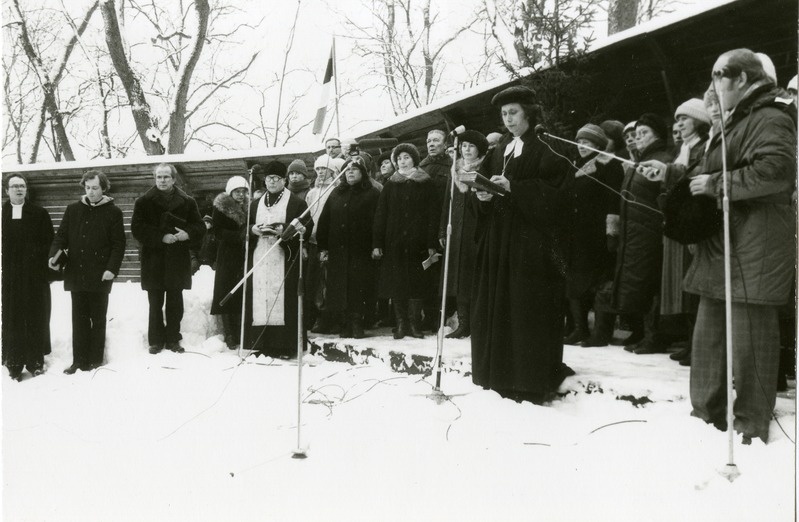 Eesti rahvuslipu pühitsemine ja Kuressaare linnuse Kaitsetorni heiskamine 1988