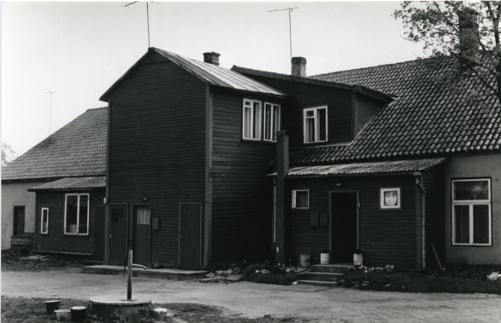Elamu Tallinna 29, hoovi poolt